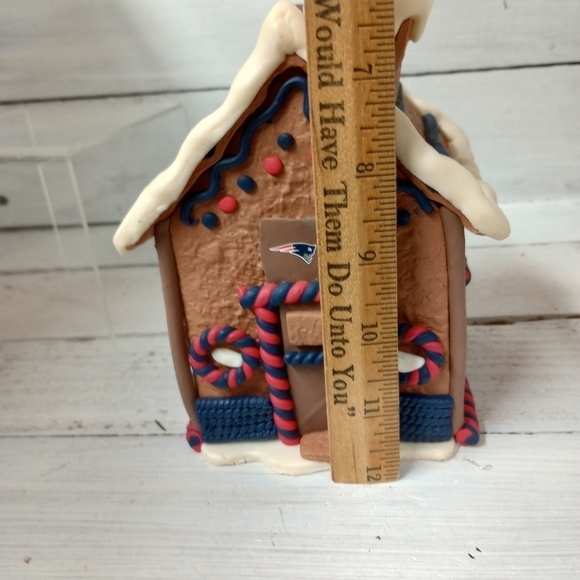New England Patriots NFL Forever Collectibles Forever Christmas Gingerbread Hous - Picture 8 of 10